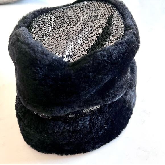 UGG Australia genuine sherling bucket hat with sequins size Small NWOT - Picture 1 of 6